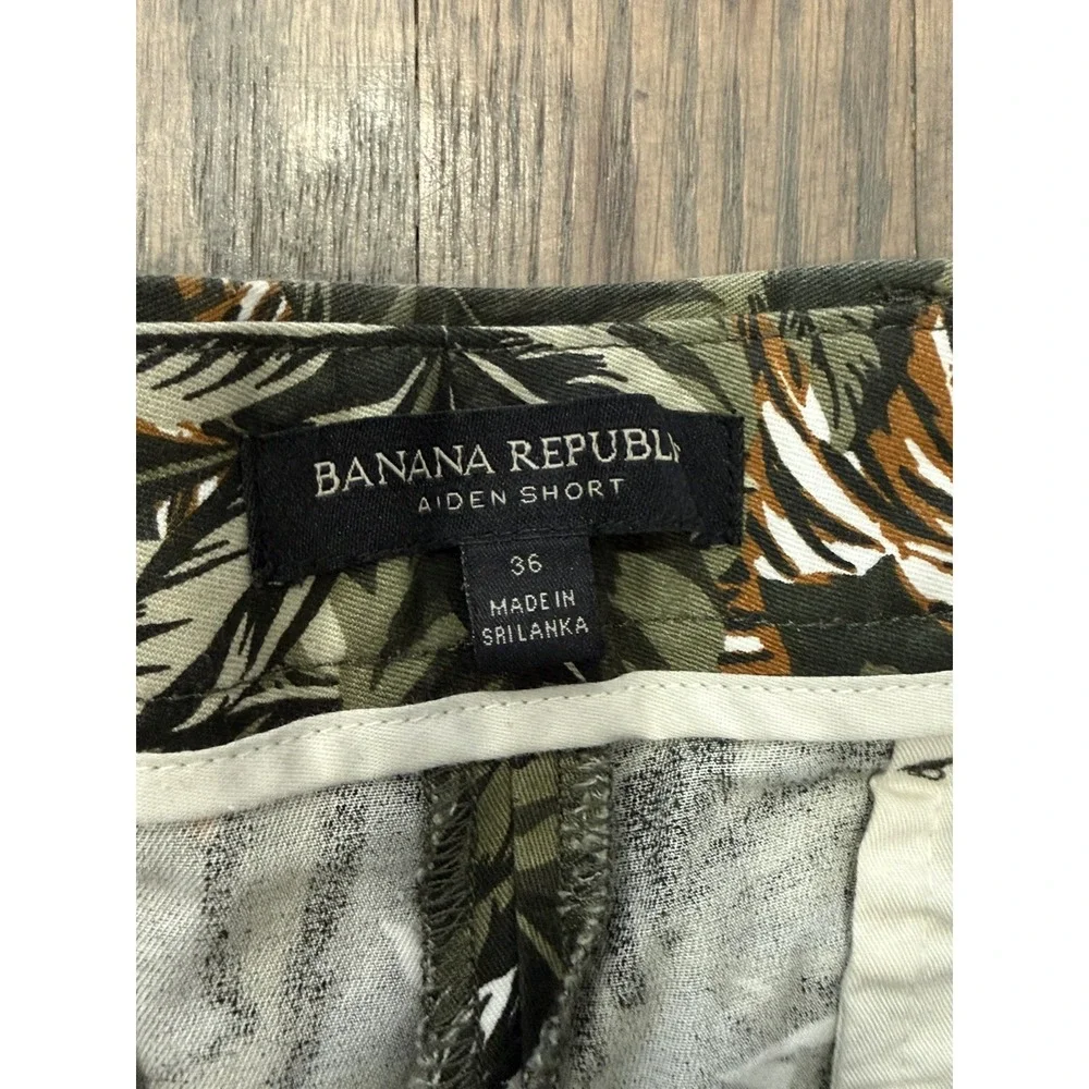 Banana Republic Mens Tropical Aiden Tiger Jungle Bermuda Chino Shorts 36 Green